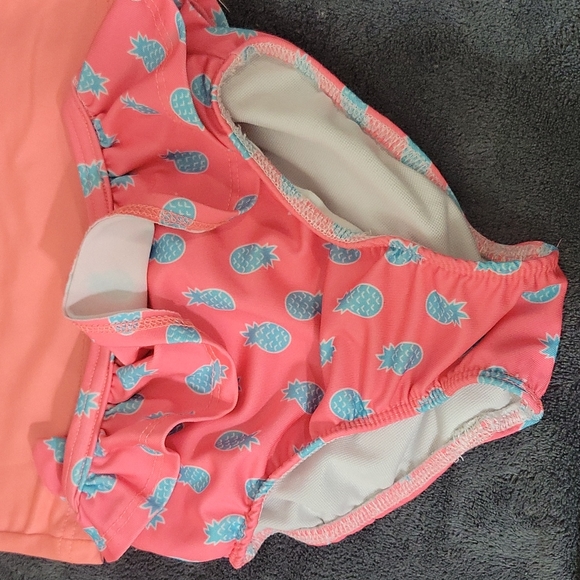 🌸4T bathing suit set - Picture 4 of 9